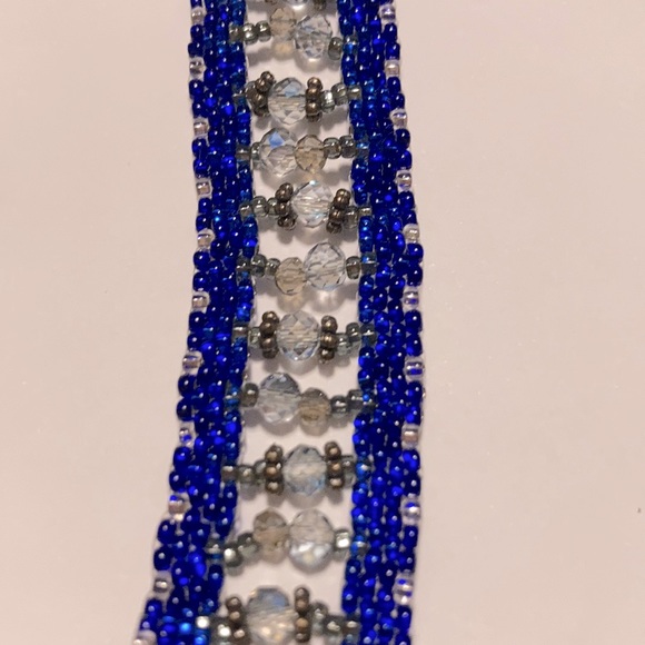 Handmade, blue and clear beaded bracelet - Picture 2 of 3